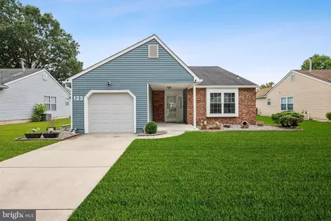 123 Lakebridge Dr, Deptford, NJ 08096