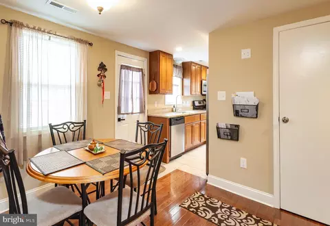 42 Franklin St, Swedesboro, NJ 08085