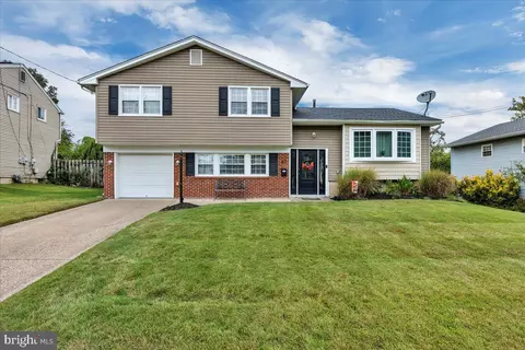 87 Greenwood Dr, Turnersville, NJ 08012