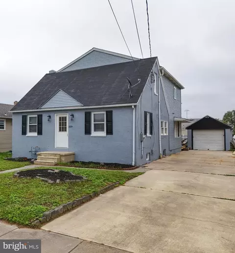 229 Greenwich Ave, Paulsboro, NJ 08066