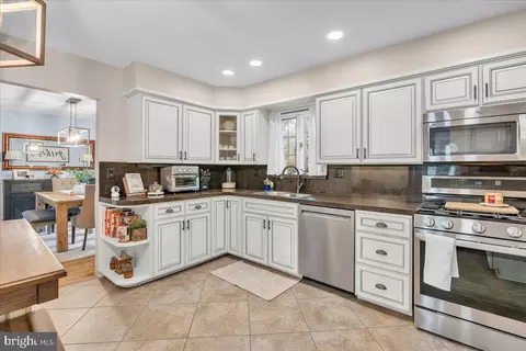 608 Clement Ave, Woodbury Heights, NJ 08097