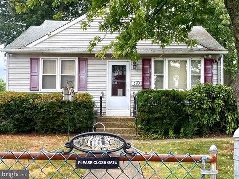 663 N Evergreen Ave, Woodbury, NJ 08096