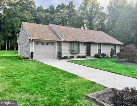 555 Greenbriar Dr, Williamstown, NJ 08094