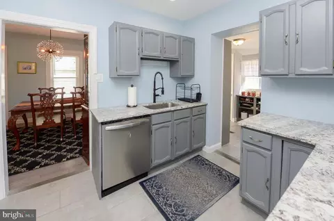Entry Way - 109 Laurel Ave, Pitman, NJ 08071 photo 1 of 5