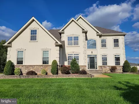 5 Knights Ct, Mullica Hill, NJ 08062