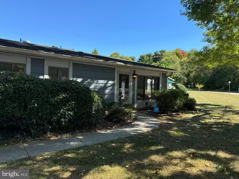 22 Maplewood Ct, West Deptford, NJ 08066