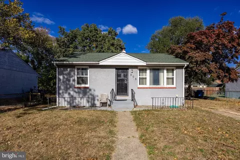 805 Woodlawn Ave, National Park, NJ 08063