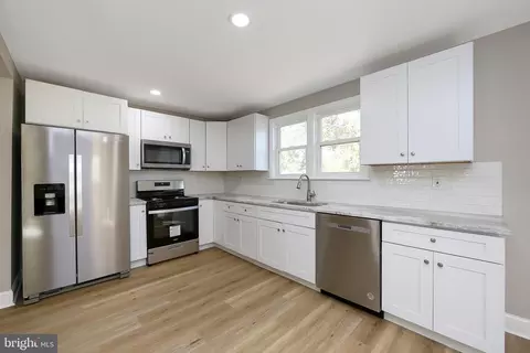 169 W Jefferson St, Paulsboro, NJ 08066