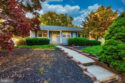 713 Mohawk St, Blackwood, NJ 08012