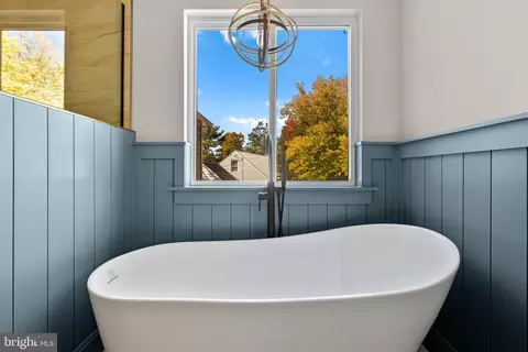 Bath - 603 Elm Ave, Pitman, NJ 08071 photo 4 of 5