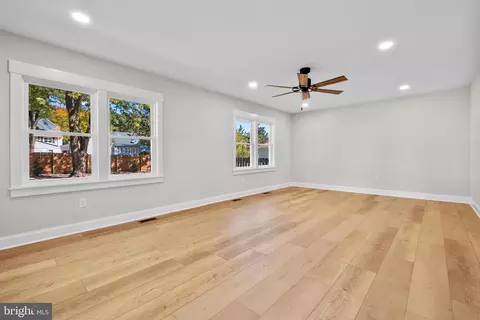Living - 603 Elm Ave, Pitman, NJ 08071 photo 3 of 5