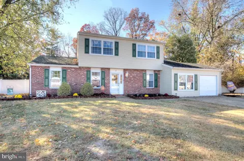 4 Waterford Cir, Sewell, NJ 08080
