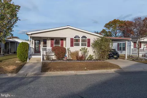 587 Starlight Ln, Williamstown, NJ 08094
