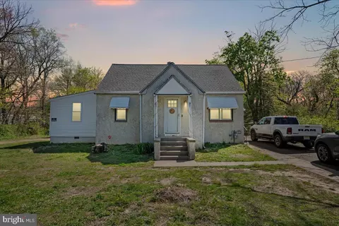 182 S Delsea Dr, Glassboro, NJ 08028