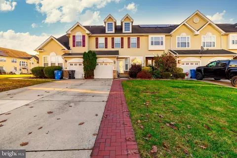 316 Keswick Dr, Swedesboro, NJ 08085