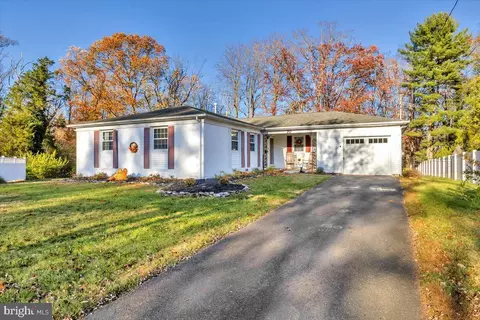 20 Brae Ct, Blackwood, NJ 08012