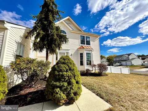 1 Bayberry Ct, Clayton, NJ 08312
