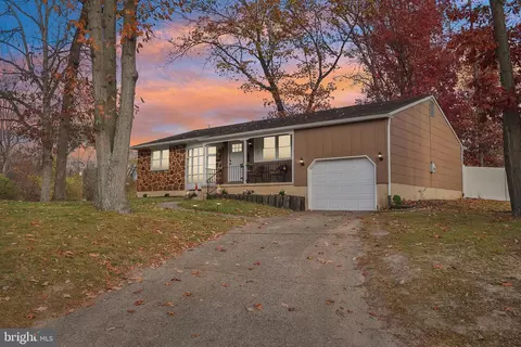1 River Birch Rd, Turnersville, NJ 08012
