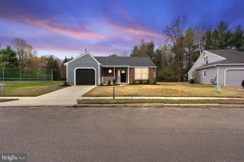 17 Knollwood Dr, Deptford, NJ 08096