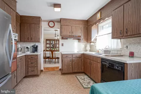Kitchen - 420 Howard Dr, Mickleton, NJ 08056 photo 1 of 2