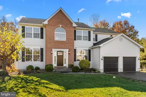 43 Lake Narraticon Dr, Woolwich Township, NJ 08085