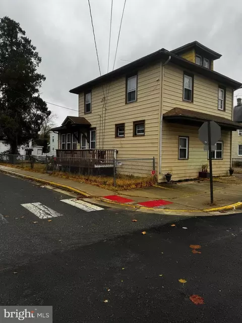 29 W Adams St, Paulsboro, NJ 08066