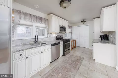 Entry Way - 103 Monroe Ave, Pitman, NJ 08071 photo 1 of 2