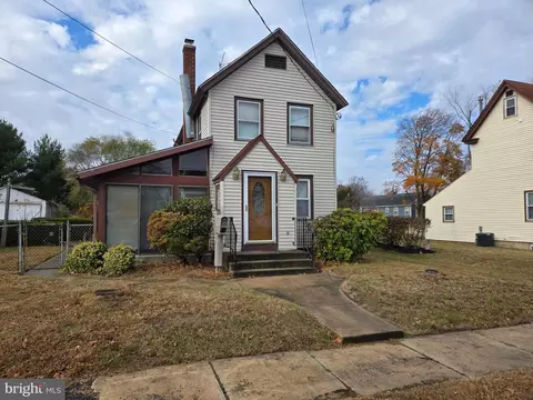 18 N Vine St, Clayton, NJ 08312