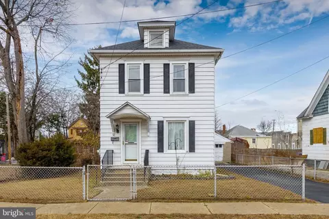 21 W New St, Paulsboro, NJ 08066