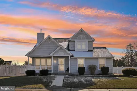 998 Honeysuckle Rd, Williamstown, NJ 08094