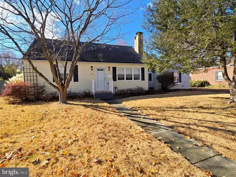 323 Clinton Ave, Williamstown, NJ 08094