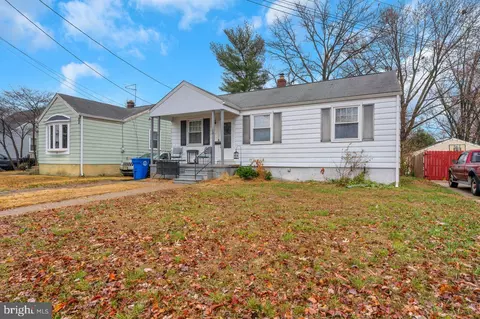 13 Lynn Dr, West Deptford, NJ 08096