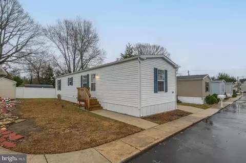 27 Bluebird Rd, Mantua, NJ 08051