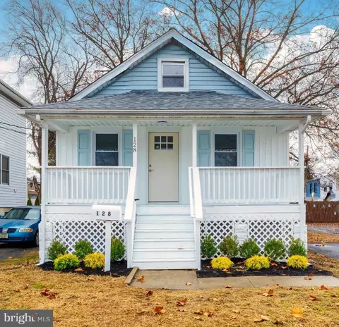 128 Oak St, West Deptford, NJ 08096