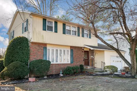 718 Willow Dr, Gibbstown, NJ 08027