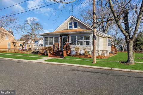 515 New Jersey Ave, National Park, NJ 08063