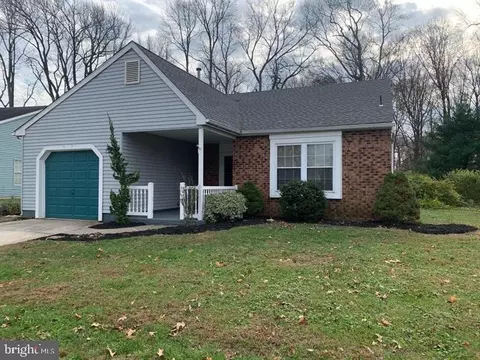 34 Lakebridge Dr, Deptford, NJ 08096