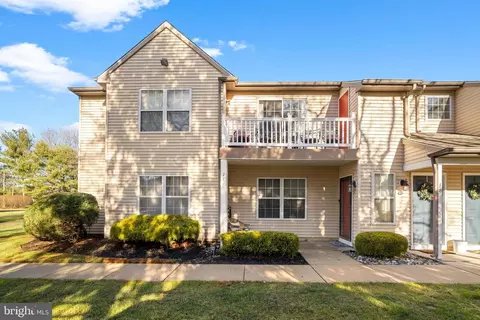 17 Crestmont Dr, Mantua, NJ 08051