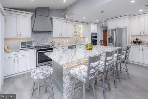 2 Raccoon Creek Ct, Mullica Hill, NJ 08062