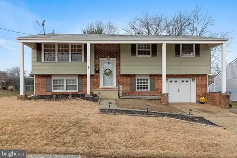 16 Malibu Ln, West Deptford, NJ 08096