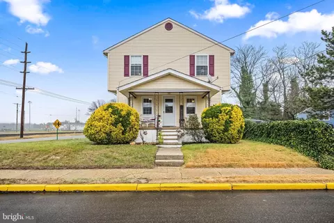 54 N Poplar St, Gibbstown, NJ 08027