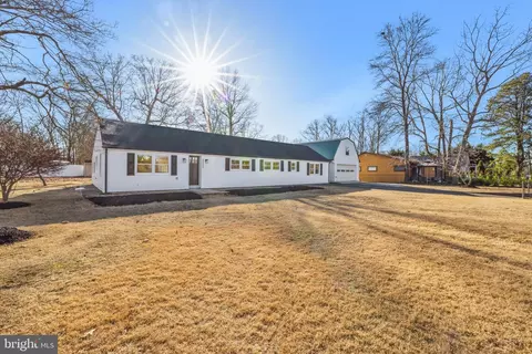 2111 Lakeside Dr, Williamstown, NJ 08094