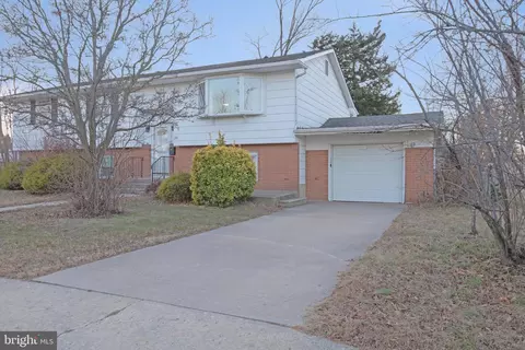 201 Ashton Dr, Gibbstown, NJ 08027