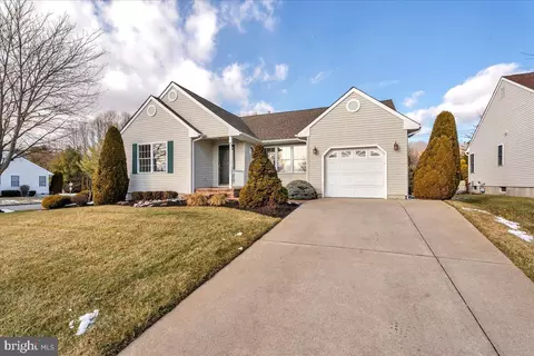 121 Canopy Ln, Sewell, NJ 08080