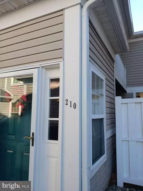 210 Steeplechase Ct, Deptford, NJ 08096