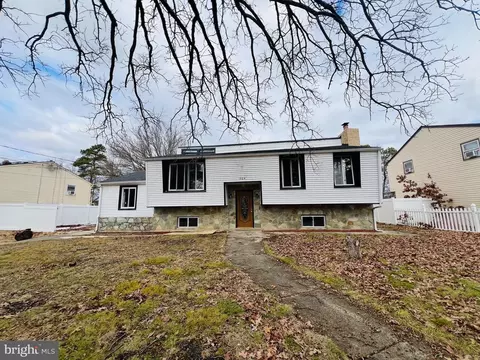 304 W Collings Dr, Williamstown, NJ 08094