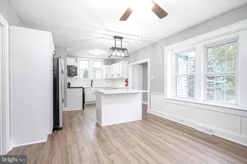 Entry Way - 419 N Broadway, Pitman, NJ 08071 photo 1 of 4