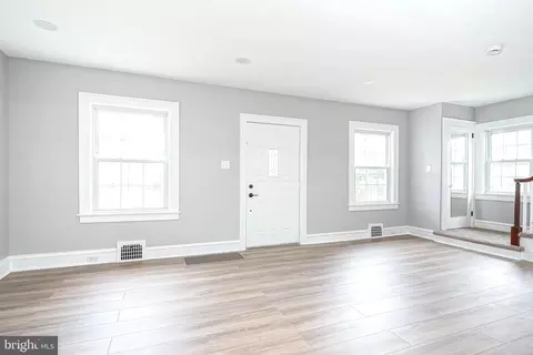 Living - 419 N Broadway, Pitman, NJ 08071 photo 2 of 3