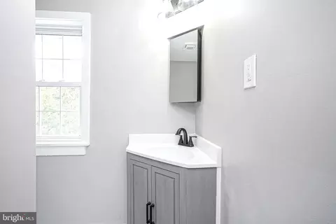Bath - 419 N Broadway, Pitman, NJ 08071 photo 4 of 6
