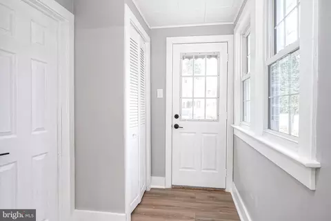 Entry Way - 419 N Broadway, Pitman, NJ 08071 photo 4 of 4